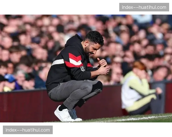 曼联后卫马丁内斯小腿受伤，缺席对阵埃弗顿比赛