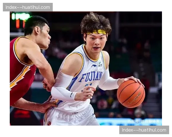 通讯:争议声中前行——记录浙江队赛季主场首胜后的复杂情绪 通讯:争议声中前行——记录浙江队赛季主场首胜后的复杂情绪